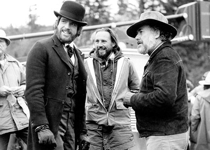 Robert Altman and Warren Beatty on the set of McCABE & MRS. MILLER