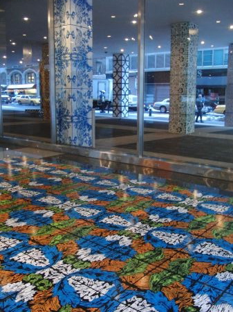 Richard Woods has wrapped up Lever House for the holiday season (photo by twi-ny/mdr)