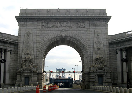 manhattanbridge The Manhattan Bridge will be celebrating its one hundredth birthday on New Year's Eve (photo by twi-ny/mdr)