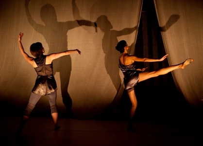 Pam Tanowitz’s BE IN THE GRAY WITH ME returns to DTW for APAP (photo by Yi-Chun Wu)