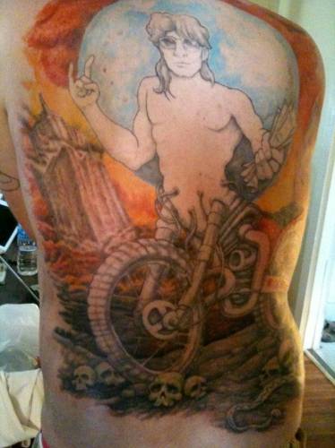 Szuf Daddy shows off massive tattoo that took a year to complete