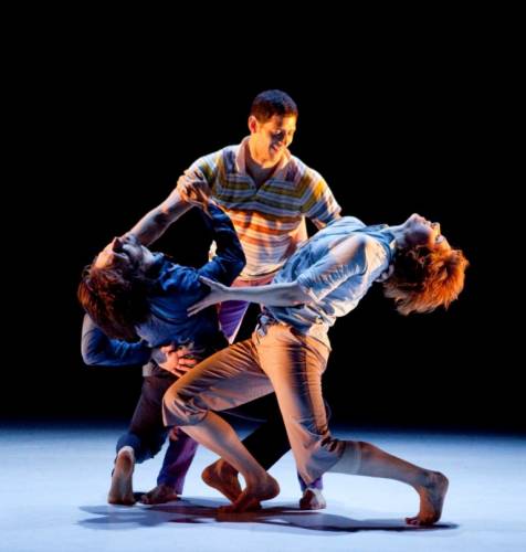 Dancers search for connections in extraordinary production (photo by Yi-Chun Wu)