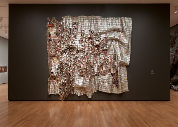 El Anatsui, “Ozone Layer,” aluminum and copper wire, 2010 (photograph by Andrew McAllister, courtesy of the Akron Art Museum)