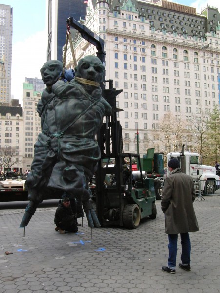Thomas Schütte carefully watches installation of “United Enemies” at Central Park entrance on March 2 (photo by twi-ny/mdr)