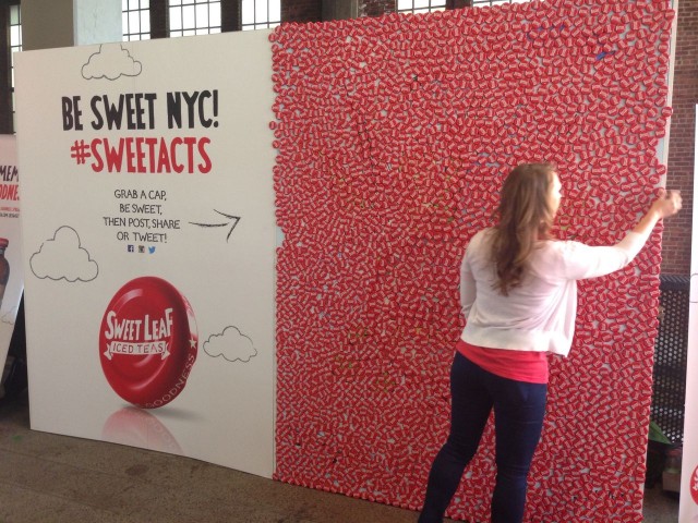 Special one-day High Line installation uses Sweet Leaf bottle caps to make life sweeter for everyone (photo by twi-ny/ees)