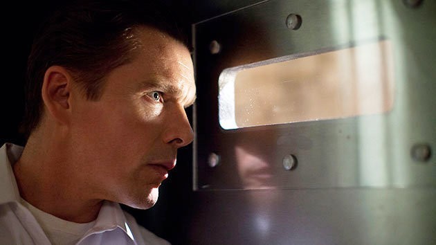 Security expert tries to protect his family in THE PURGE