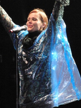 Belinda Carlisle and the Go-Go’s didn’t let a little rain spoil the party in Coney Island (photo by twi-ny/mdr)