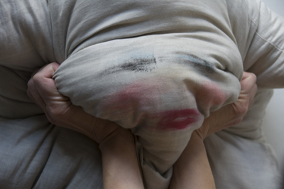 Heather Kravas battles a pillow and more in angry, provocative DEAD, DISAPPEARS