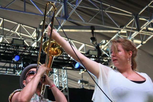 Amy Millan pumps up the volume with Broken Social Scene at Panorama (photo by twi-ny/mdr)