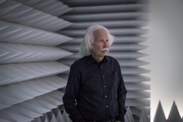 Doug Wheeler oversees installation of immersive environment at the Guggenheim (photo courtesy Guggenheim Museum)
