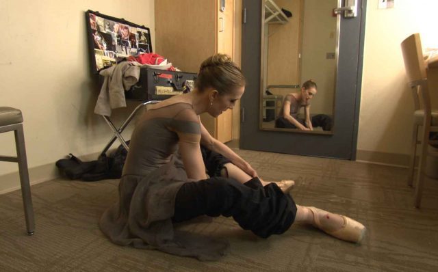 Ballet star Wendy Whelan invites audiences it to watch her attempt to get back onstage in Restless Creature
