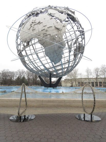 Rope barrier around Unisphere isolates the globe from the one of the most diverse places in the world, (photo by twi-ny/mdr)