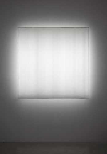 Mary Corse, “Untitled (Space + Electric Light),” Argon light, plexiglass, and high-frequency generator, 1968 ( Museum of Contemporary Art San Diego; museum purchase with funds from the Annenberg Foundation. Photograph by Philipp Scholz Rittermann)