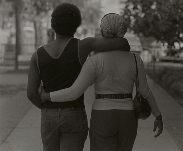 Roy DeCarava, Couple Walking, gelatin silver print on paper, 1979 (© 2017 estate of Roy DeCarava)